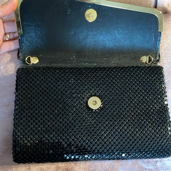 Black shiny clutch purse - Picture 4 of 6